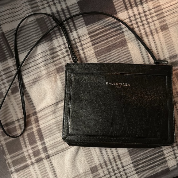 Balenciaga side bag 🖤 MAKE ANY OFFER - Picture 5 of 12